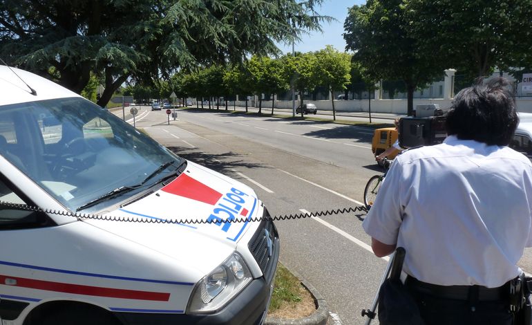 Cherbourg : ivre et en excès de vitesse, il manque de renverser un policier