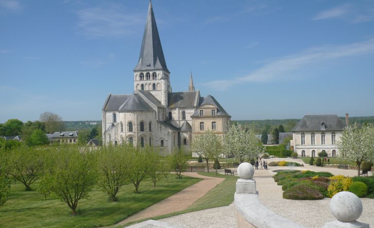76614. L'abbaye de Boscherville souffle ses 900 bougies