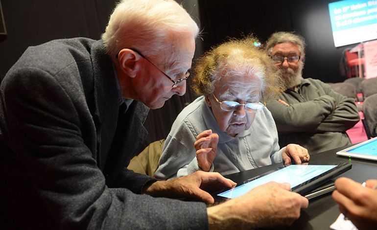 76540. L'avenir numérique des seniors passe par les tablettes tactiles