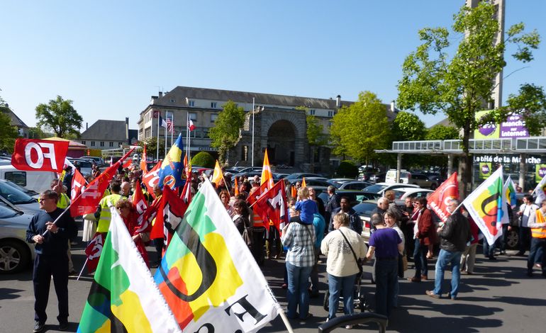 50502. Fonction publique : 200 manifestants à Saint-Lô, un millier à Cherbourg