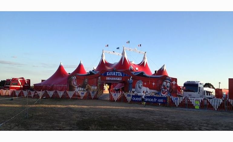 Roue de la mort: un acrobate du cirque Zavatta chute à Alençon