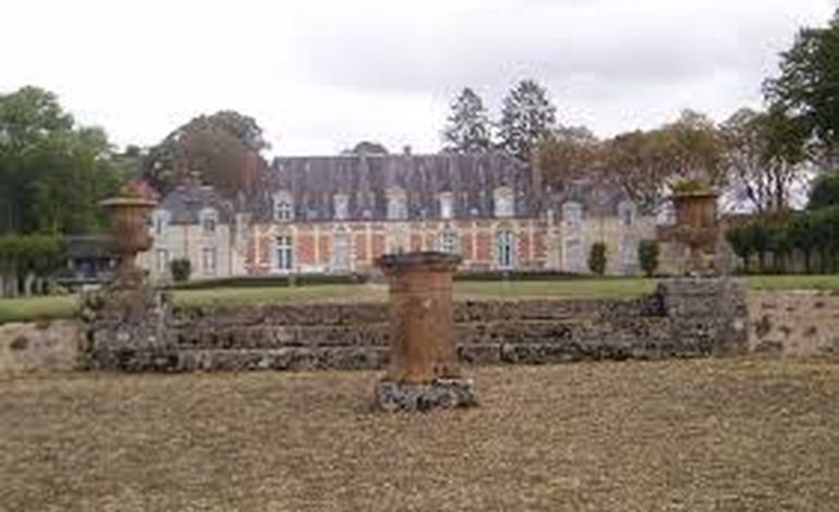 Le château de Sérigny reçoit le Label "maison des Illustres"
