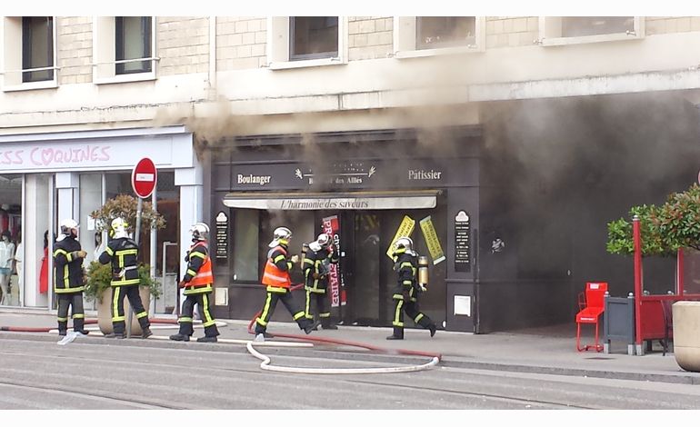 14118. Feu place Saint-Pierre à Caen : 32 sapeurs-pompiers déployés