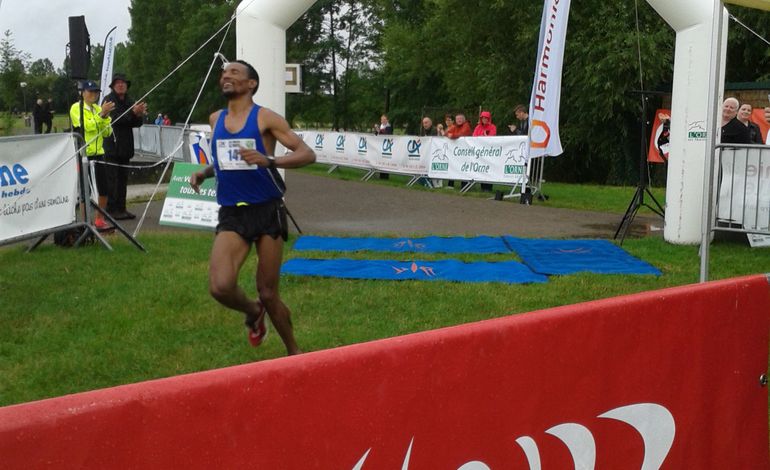 61258. Kumbi-Béchère remporte le semi-marathon des "Foulées de la Voie Verte"