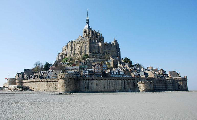 Le Mont-Saint-Michel totalement privé d'électricité.