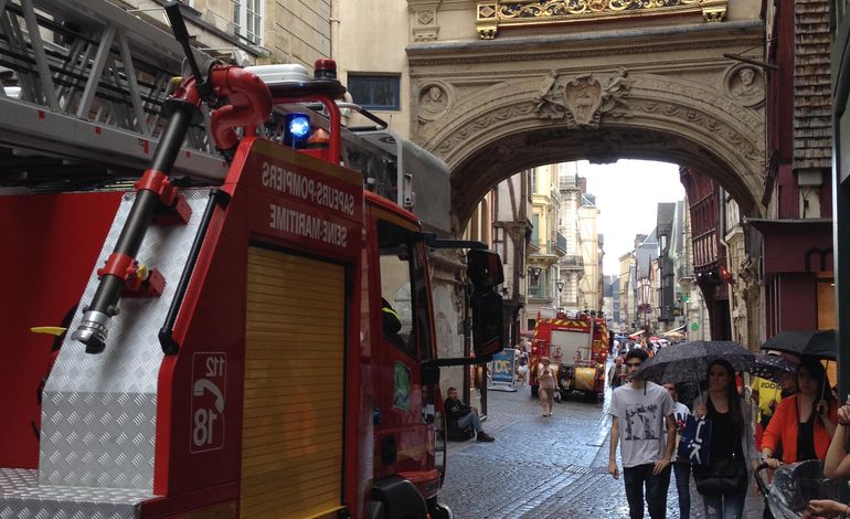 Rouen : une fuite de gaz rue du Gros-Horloge 
