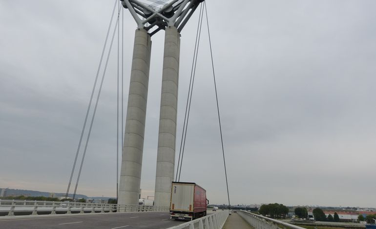 Rouen : elle tente de se jeter du pont Flaubert