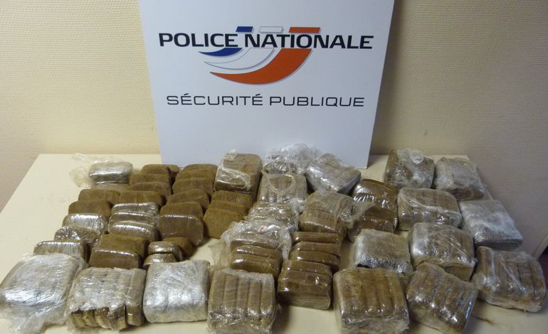 Il cachait 11 kgs de cannabis dans son sac de sport à Saint-Etienne-du-Rouvray