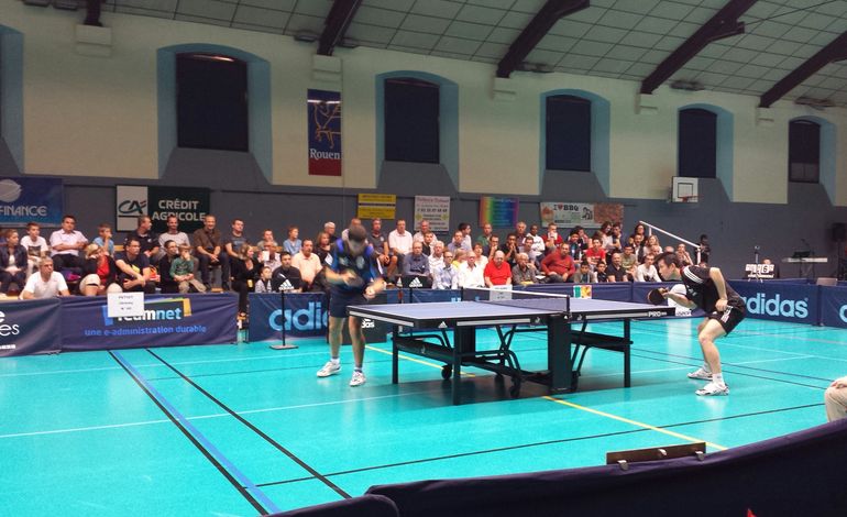 Tennis de table : l'incroyable échange entre le Rouennais Wei-Dong Shi et le champion de France (vidéo)
