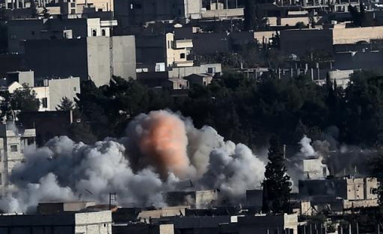 Suruc (Turquie) (AFP). Syrie: l'EI prend le QG kurde à Kobané, l'ONU craint un massacre