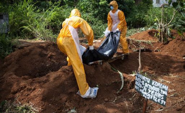 Madrid (AFP). Ebola: plus de 4.000 morts, les Etats renforcent les contrôles aux frontières
