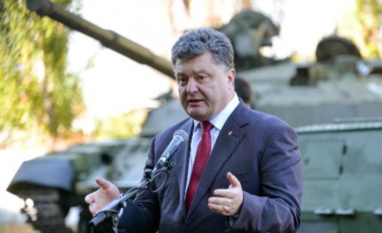 Kiev (AFP). Ukraine : le président Porochenko limoge le ministre de la Défense