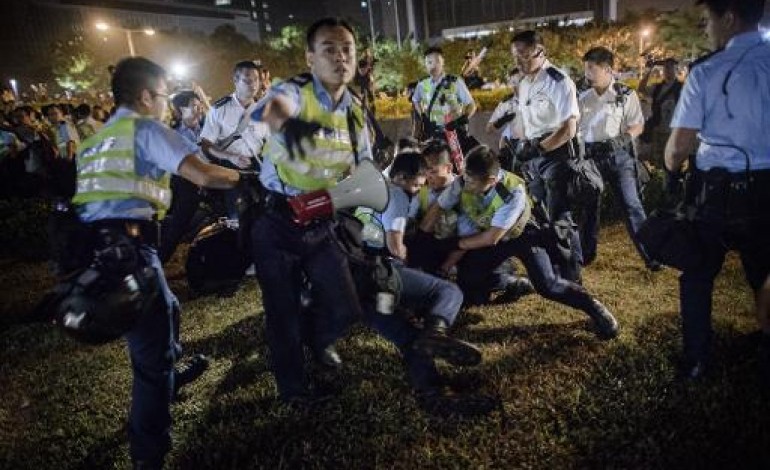 Hong Kong (AFP). Hong Kong: violents affrontements entre manifestants prodémocratie et police