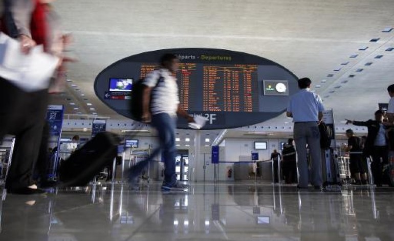 Paris (AFP). Ebola: les contrôles sur les vols de Guinée débutent samedi à Roissy 