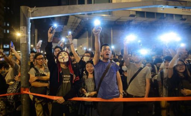 Hong Kong (AFP). Hong Kong: nouveaux heurts, les manifestants réinvestissent un campement