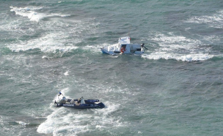 Opérations de secours en mer, au niveau de l'île pelée, 4 personnes secourues.