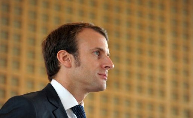 Paris (AFP). Budget 2015: Macron totalement sûr que Bruxelles n'opposera pas son veto