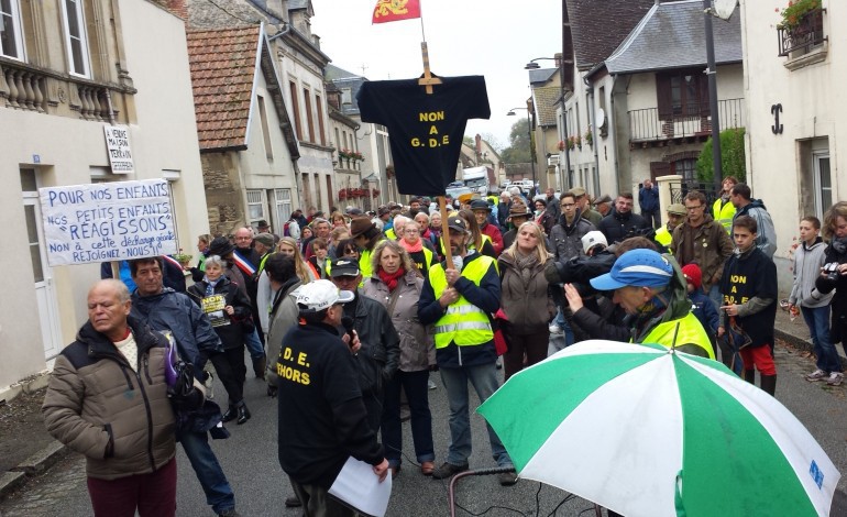 Premier anniversaire : 150 manifestants anti-GDE à Nonant le Pin