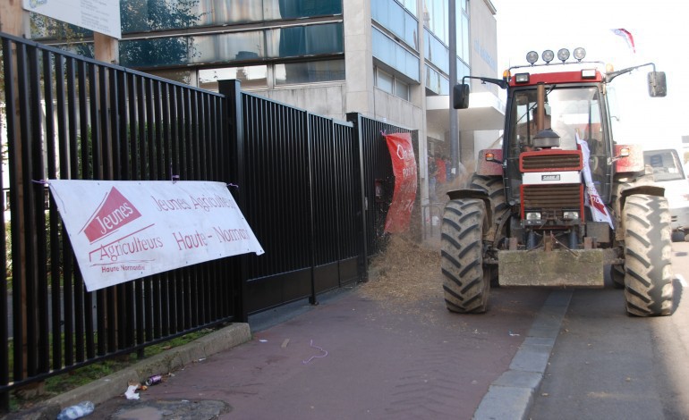 Action coup de poing des agriculteurs à Rouen (vidéo)