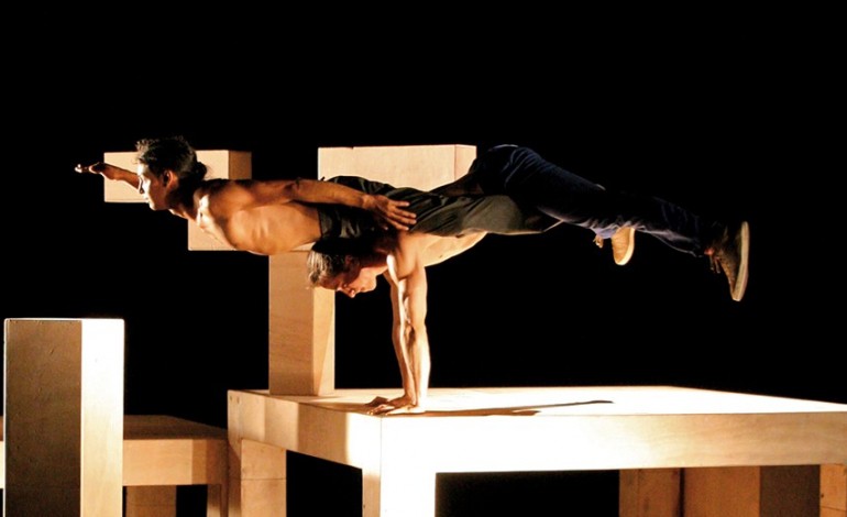 Rouen : un spectacle acrobatique à la Maison des Universités 
