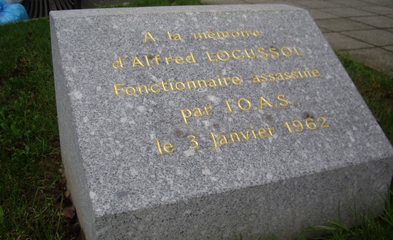Nouvelle dégradation de la stèle Locussol à Alençon