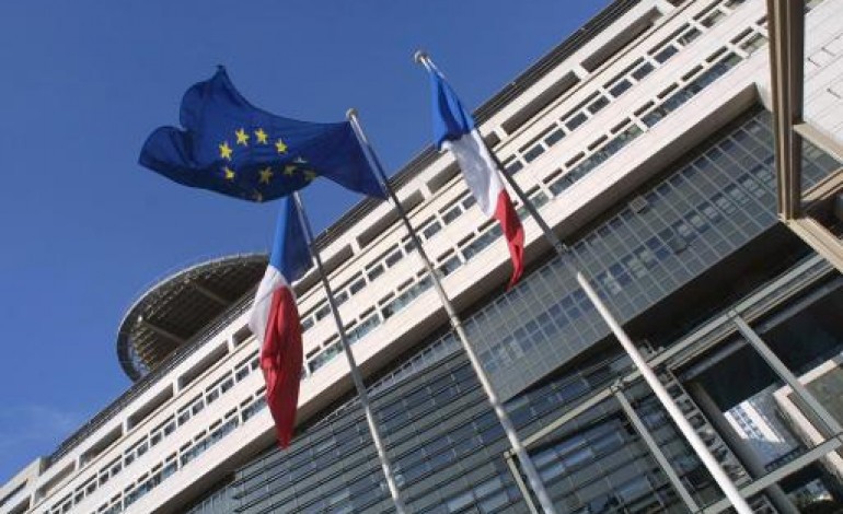 Bruxelles (AFP). Le déficit public de la France va devenir le plus important de la zone euro en 2016