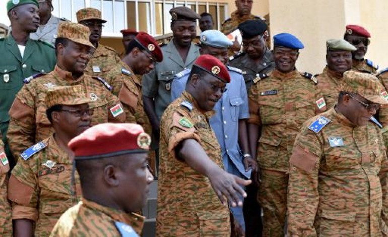 Ouagadougou (AFP). Burkina: Zida va remettre le pouvoir aux civils, selon un chef traditionnel