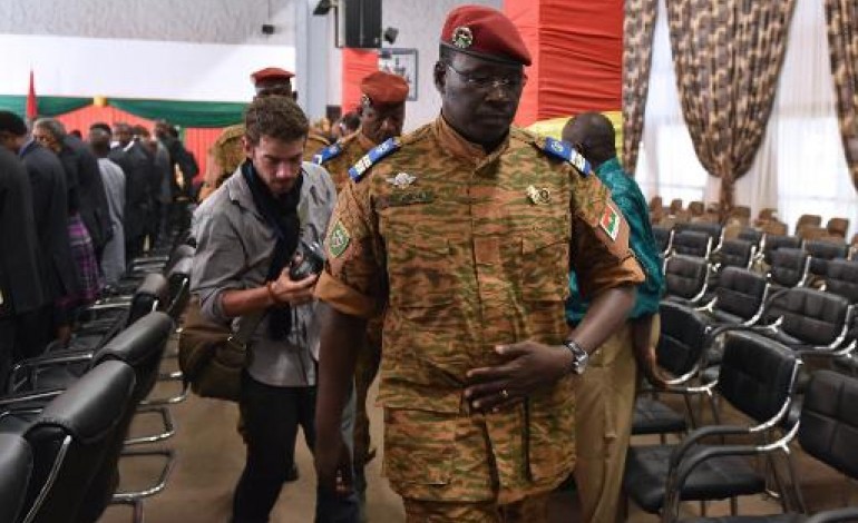 Ouagadougou (AFP). Burkina: Zida va remettre le pouvoir au civils 