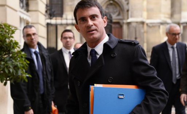 Paris (AFP). Pacte: Valls exprime son impatience face à un patronat peu mobilisé
