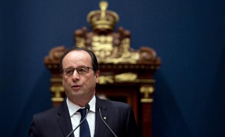 Paris (AFP). Pour Hollande, les navires Mistral sont devenus un casse-tête russe