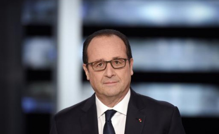 PARIS (AFP). Hollande, chantre de l'optimisme et avare d'annonces, promet un gel des impôts