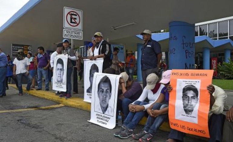 Acapulco (Mexique) (AFP). Disparus au Mexique: des manifestants bloquent l'accès à l'aéroport d'Acapulco