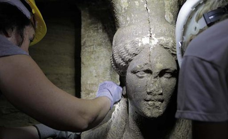 Thessalonique (Grèce) (AFP). Grèce: un squelette et un mystère toujours entier dans la plus grande tombe antique