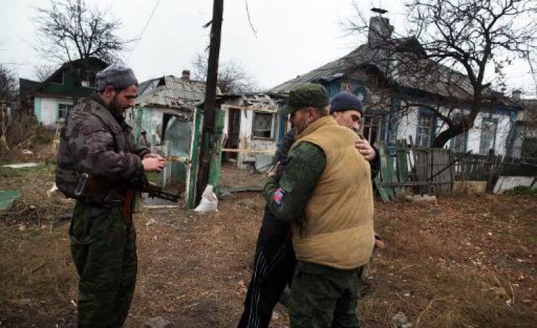 Donetsk (Ukraine) (AFP). Ukraine: tranchées, ruines et débrouille sur le dernier barrage avant l'aéroport de Donetsk