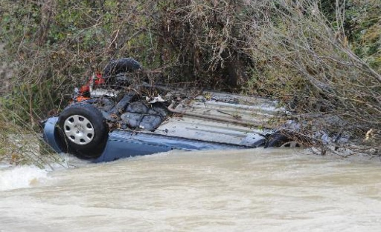 Cruviers-Lascours (France) (AFP). Inondations mortelles dans le Gard: trois morts, un enfant disparu