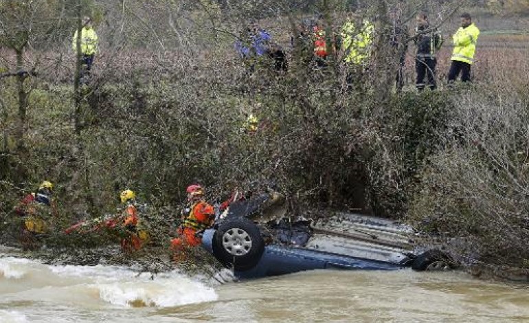 Cruviers-Lascours (France) (AFP). Crues dans le Gard et en Lozère: décès de cinq personnes piégées dans des voitures 