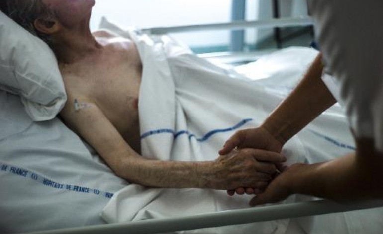 Paris (AFP). Près de 80% des Français pour un arrêt des soins pour un proche en coma prolongé 
