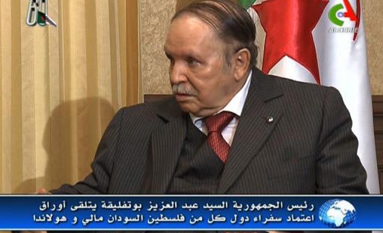 Alger (AFP). Bouteflika reçoit des ambassadeurs 24 heures après son hospitalisation