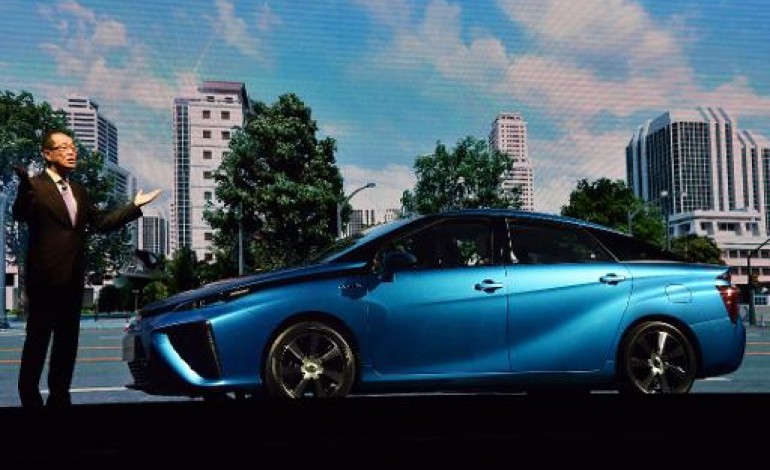 Tokyo (AFP). Toyota dévoile Mirai, voiture du futur roulant à l'hydrogène