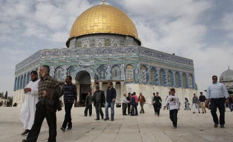 Jérusalem (AFP). Jérusalem: les jeunes musulmans autorisés à prier sur l'esplanade des Mosquées