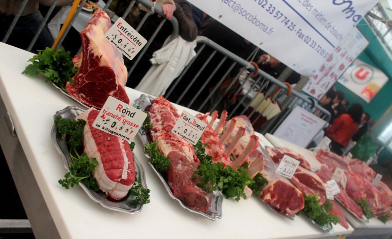 160 animaux, 25 bouchers, une vedette de la télé : c'est le Festival de la Viande à Torigni-sur-Vire