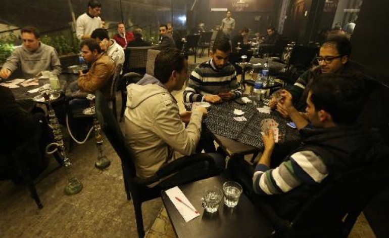 Alep (Syrie) (AFP). En Syrie, la ville d'Alep reprend goût à la vie nocturne malgré la guerre