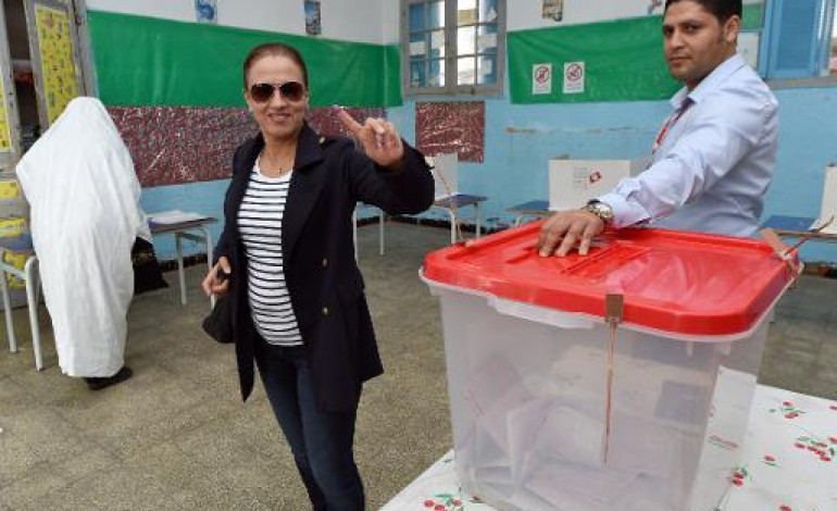 Tunis (AFP). Tunisie: présidentielle historique, l'attente des résultats commence