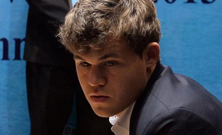Moscou (AFP). Le Norvégien Magnus Carlsen à nouveau champion du monde d'échecs