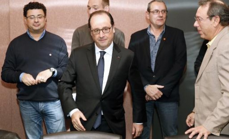 Florange (France) (AFP). Hollande évite les manifestants à son arrivée à Florange