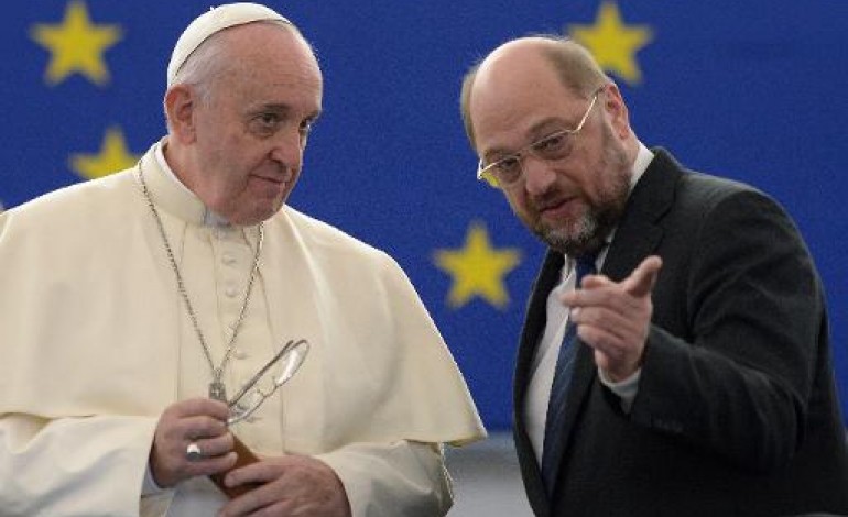 Strasbourg (AFP). UE: le pape appelle à offrir aide et accueil aux migrants 