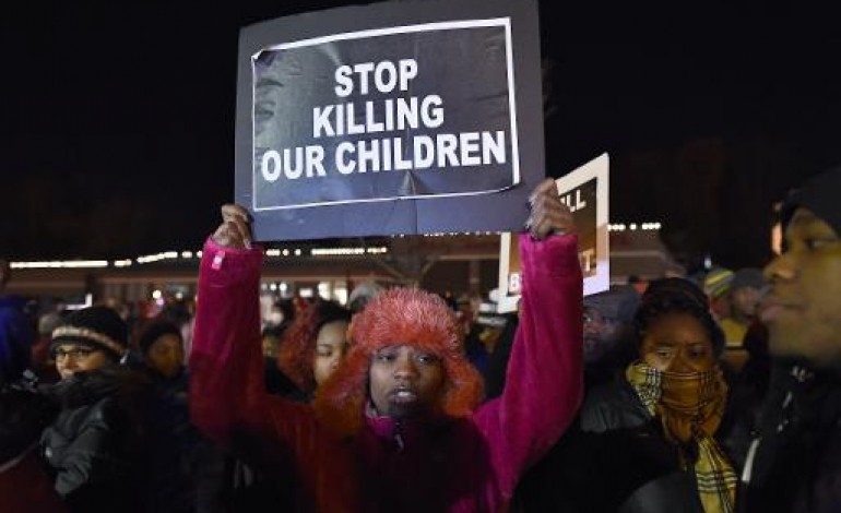 Ferguson (Etats-Unis) (AFP). Ferguson: deuxième nuit de colère, manifestations à travers les Etats-Unis