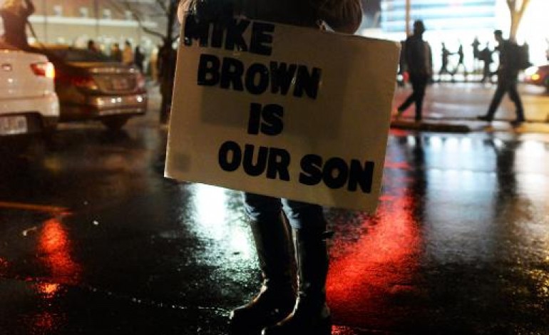 Ferguson (Etats-Unis) (AFP). Accalmie à Ferguson avant la fête de Thanksgiving, colère à Londres