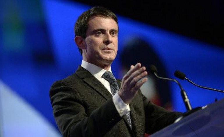 Paris (AFP). Coupes dans les dotations: Valls tient bon face aux maires