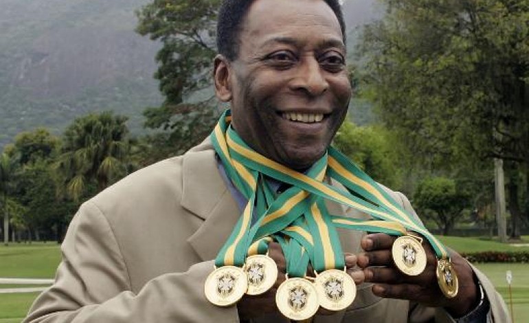 Sao Paulo (AFP). L'état de santé de Pelé empire, il est transféré en soins spécialisés